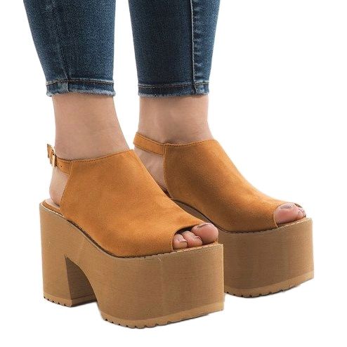 Camel sandals on a massive B8290 block brown 1