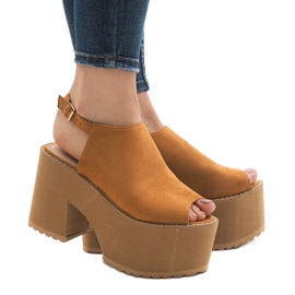 Camel sandals on a massive B8290 block brown 2