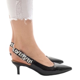 Black pumps on a HD-28 heel 1