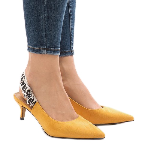 Yellow pumps on a HD-33 heel 1