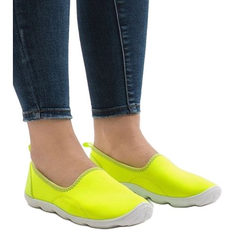 Green C201 sports shoes 1