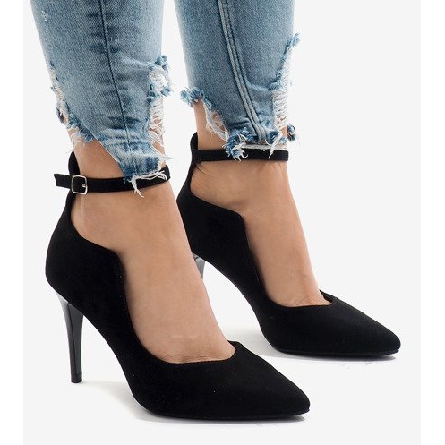 Black pumps on a B-54 heel 1