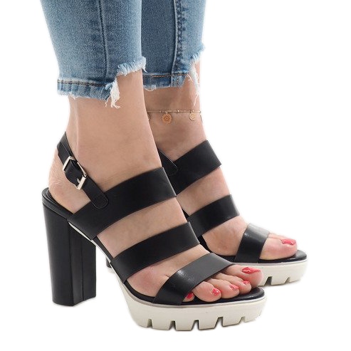 Black sandals on the HP-27 post 1