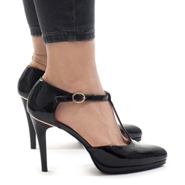 Black pumps on the A509-22-1 pillar 1