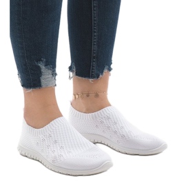 White sports shoes B111-13 1
