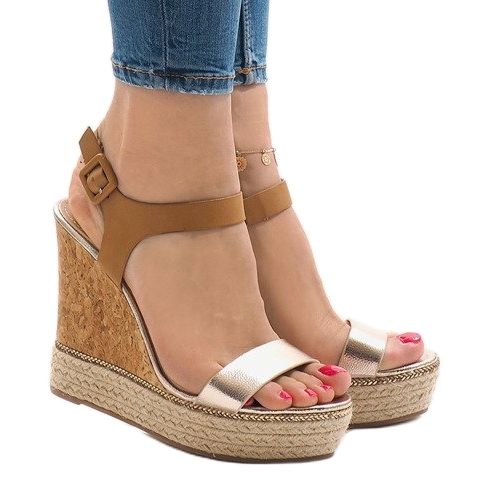 Gold lacquered wedge sandals VB76063 golden 1