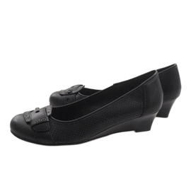 Black pumps on the wedge TR22-4 2