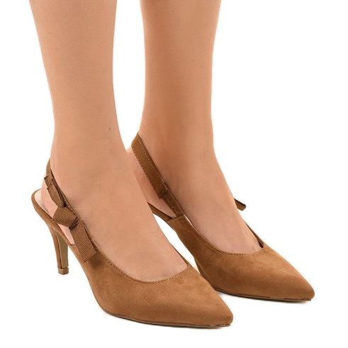 Brown pumps on a heel with an elastic F013 1