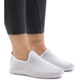 White sports shoes 909-17 1