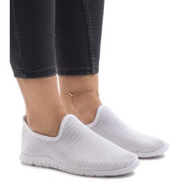 White sports shoes 909-17 2