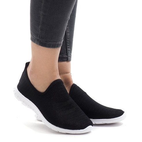 Black sports shoes 909-17 1