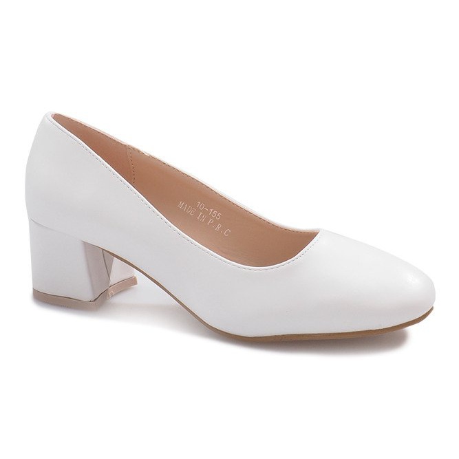 White pumps on the Renda post brown 1
