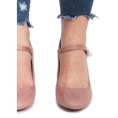 Pink pumps on the Milaya post 1