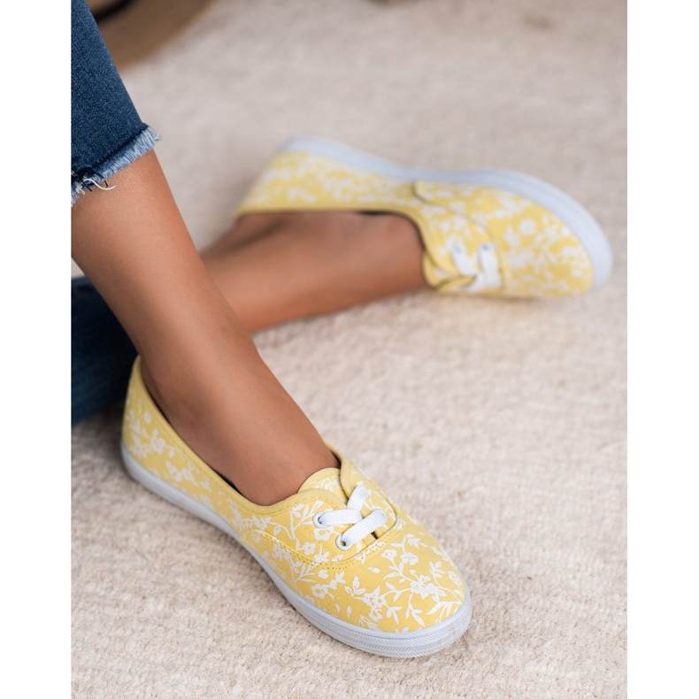 Sneakers with VICES pattern white yellow 1