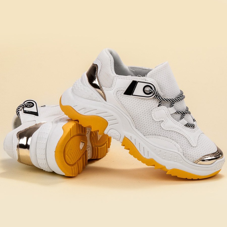 Small Swan Women's white sneakers 1