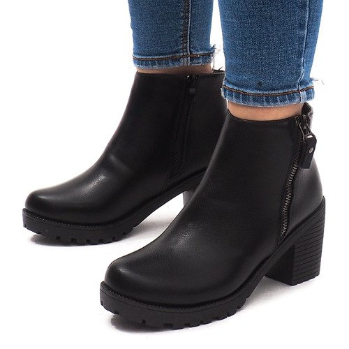 Warm Boots On A Post 3045-3 Black 1