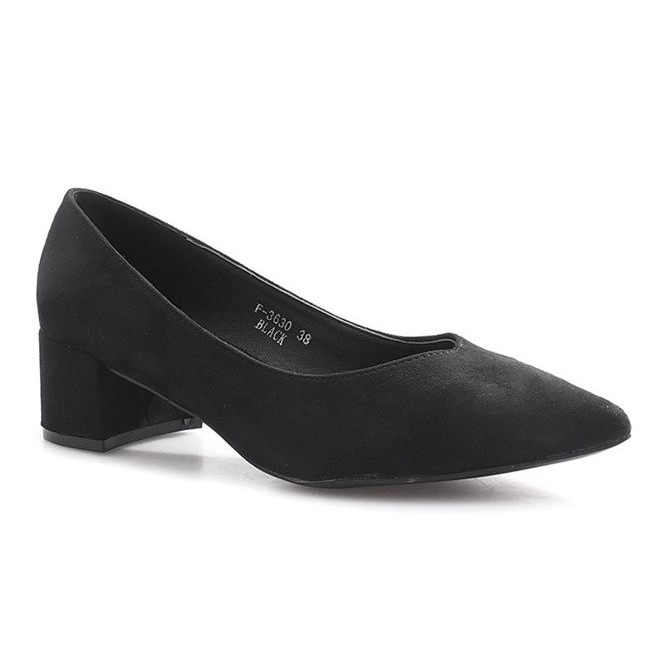 Black pumps on the Heart Pillar 1