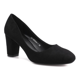 Black pumps on the Sylvie post 1
