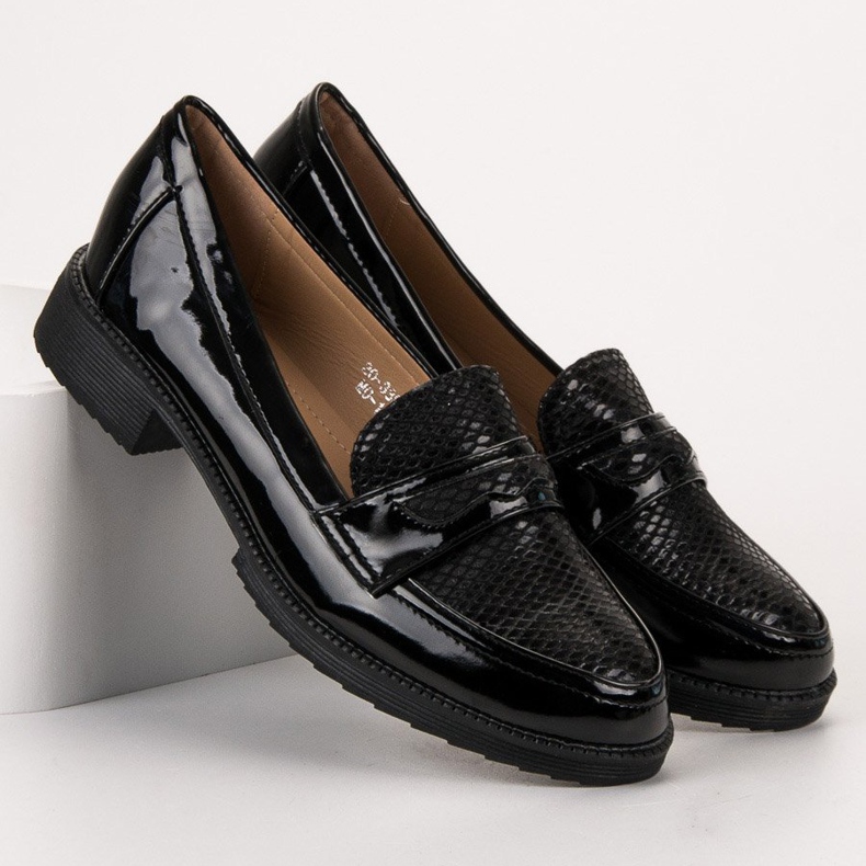Bestelle Lacquered loafers black 1
