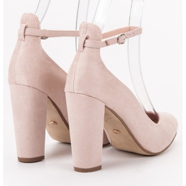 Ideal Shoes Pumps fastened with a buckle brown 2