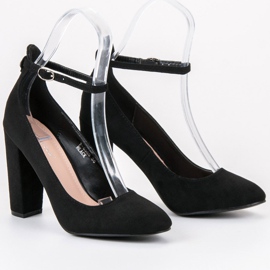Ideal Shoes Pumps fastened with a buckle black 1