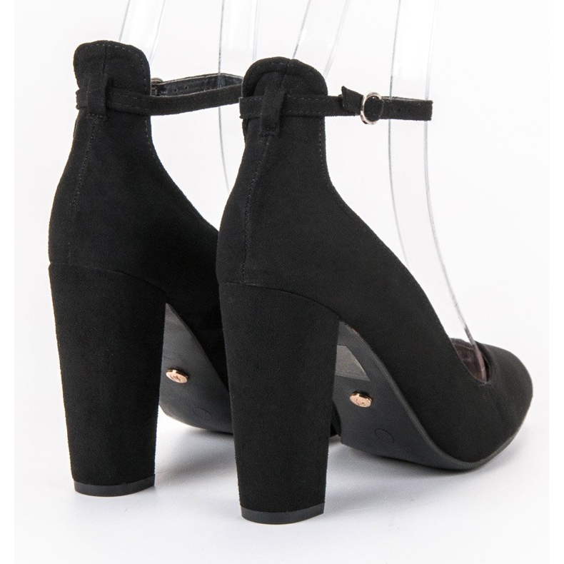 Ideal Shoes Pumps fastened with a buckle black 2