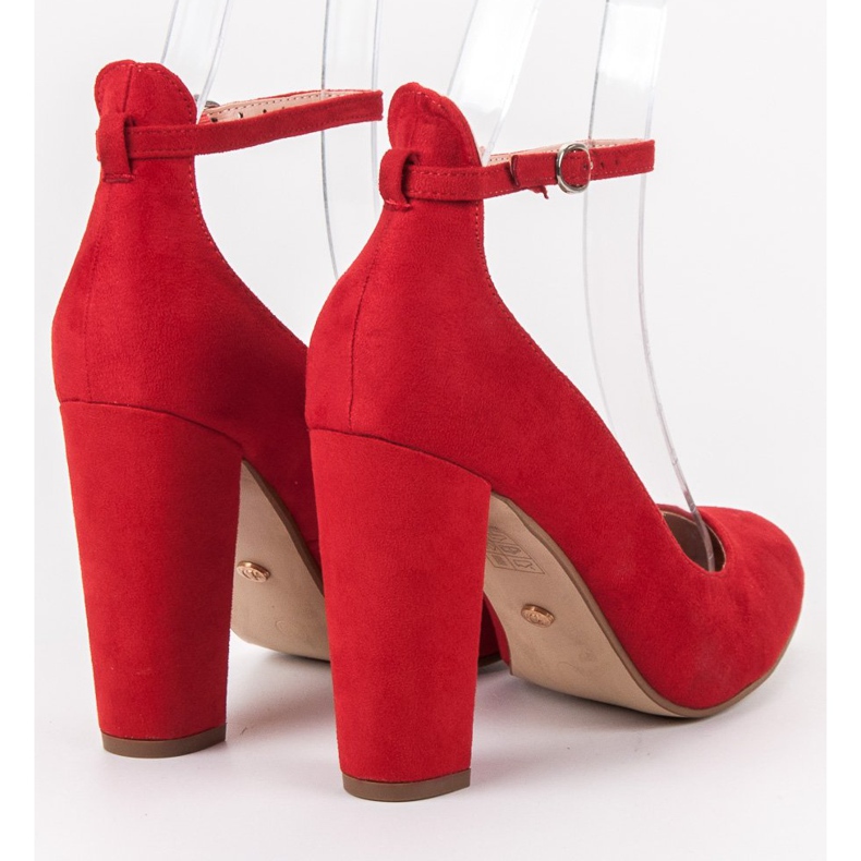 Ideal Shoes Pumps fastened with a buckle red 1