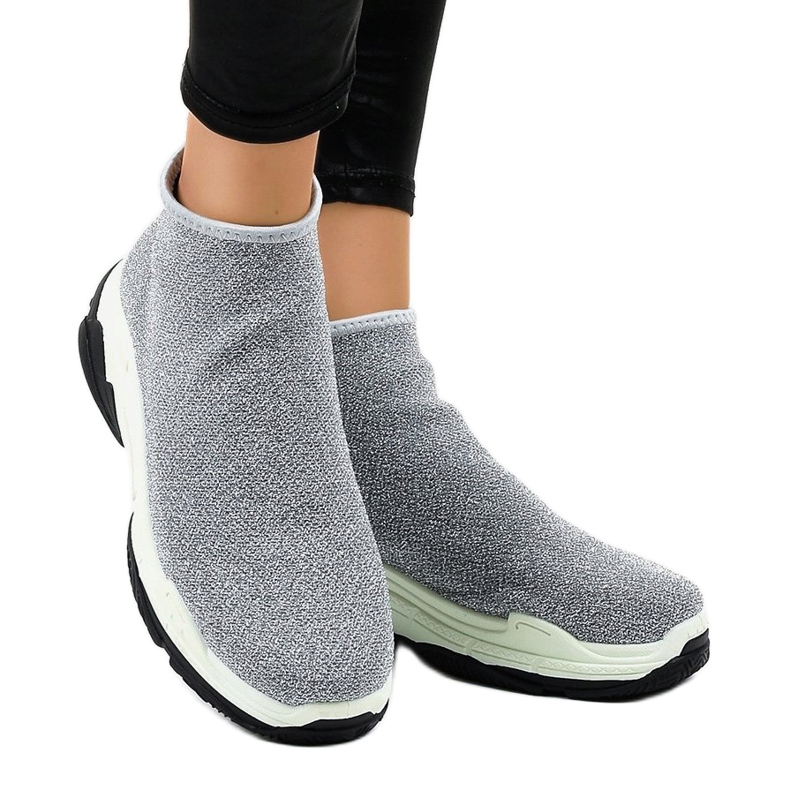 Gray sports shoes with an LA33P elastic band grey 2