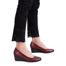 Vinceza Burgundy pumps on a wedge red 1