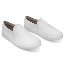 Classic Slip On Q1-41 White Sneakers 1