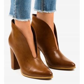 Camel slip-on boots with cutouts on the RB38P post brown 1