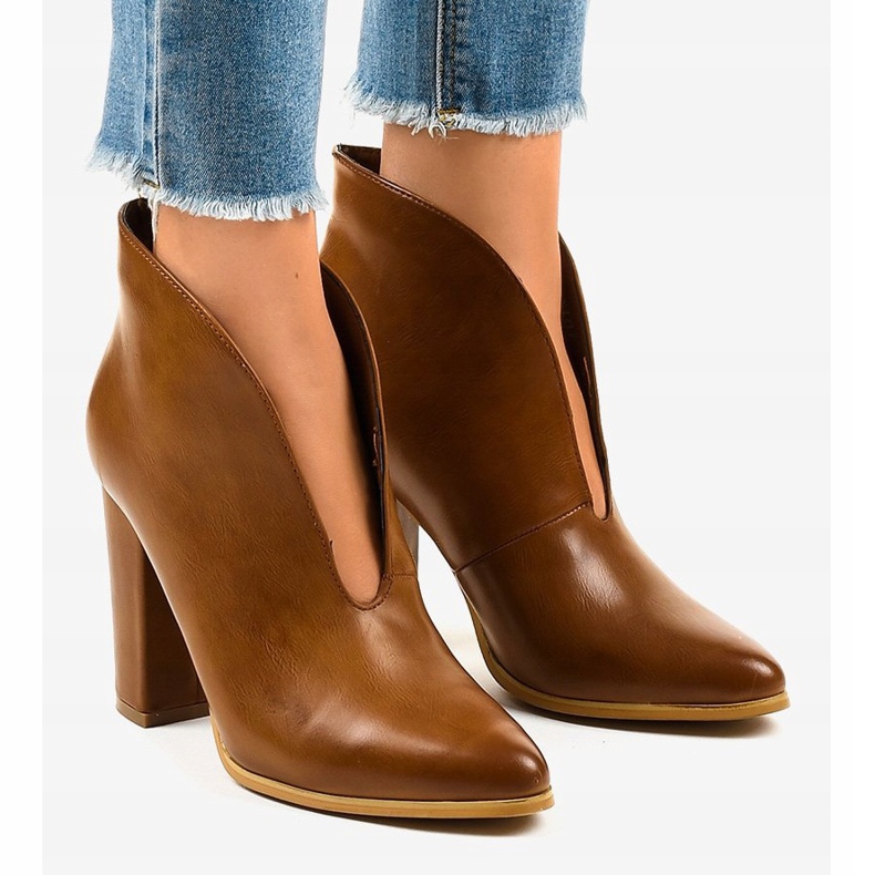 Camel slip-on boots with cutouts on the RB38P post brown 1