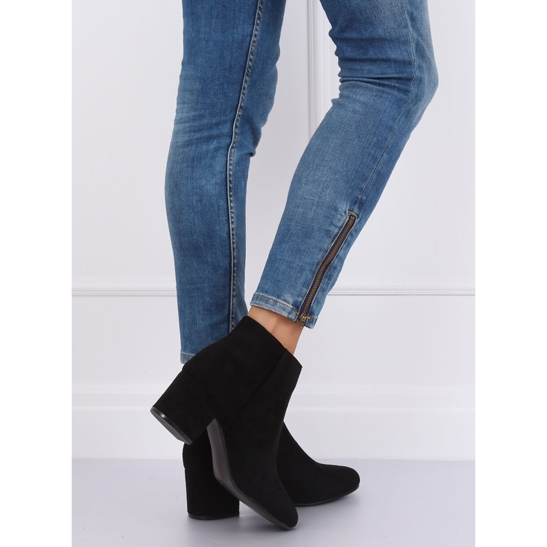 Black low-heeled boots YQ216P Black 2