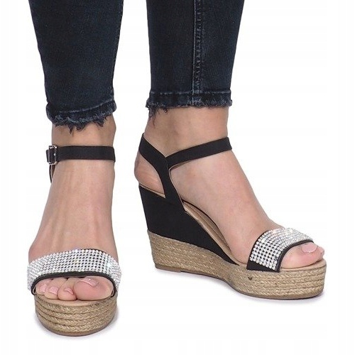 Black sandals on a delicate Diamond Shine wedge
