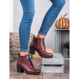 Vinceza Low Boots On The Bar red 2