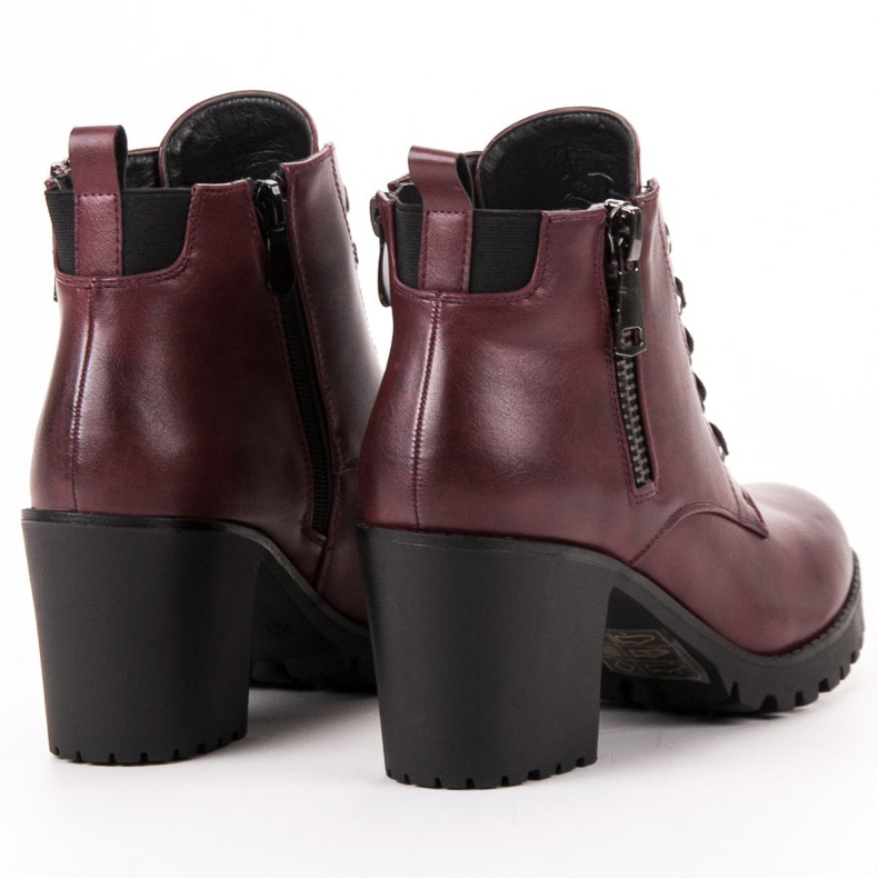 Vinceza Low Boots On The Bar red 1