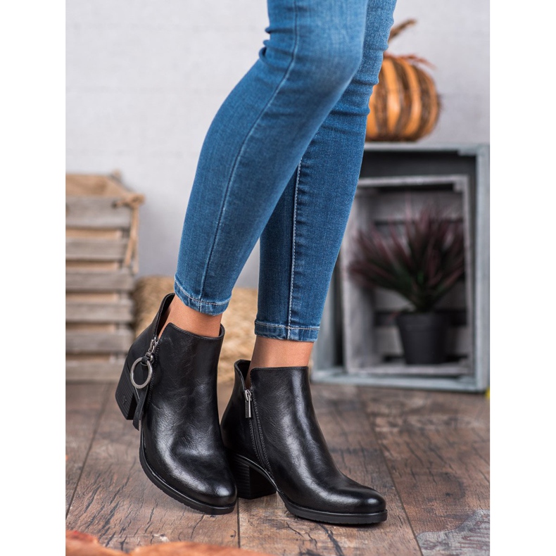 Vinceza Black Booties On A Post 2