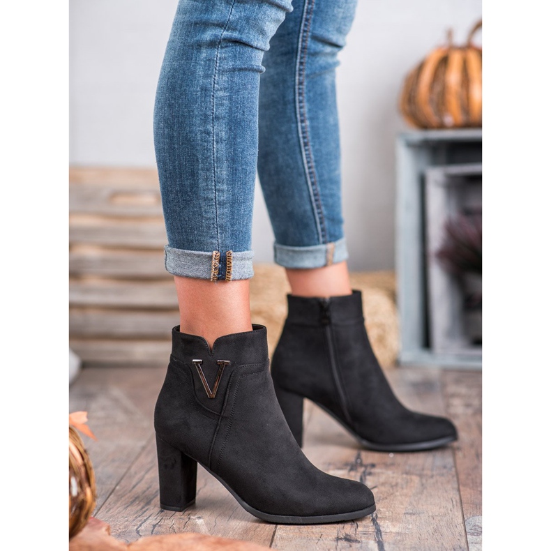 Vinceza Suede Booties On A Bar black 2