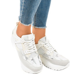 White fashionable women's sports shoes C2 2
