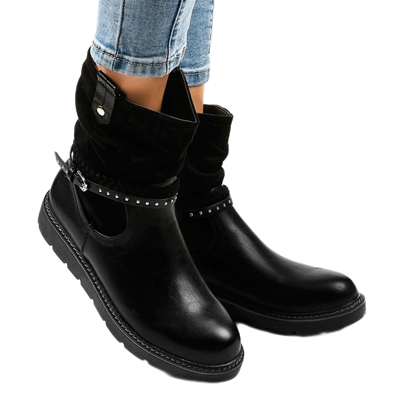 Black ankle boots on a flat T190 sole 1