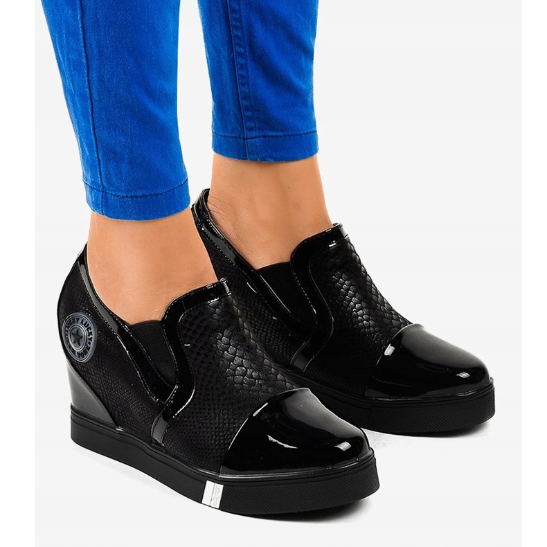 Black sneakers on the wedge T1711-1 1