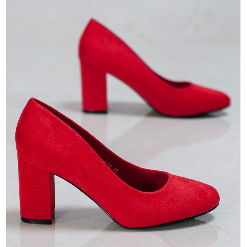 Ch. Creation Pumps On A Pillar red 1