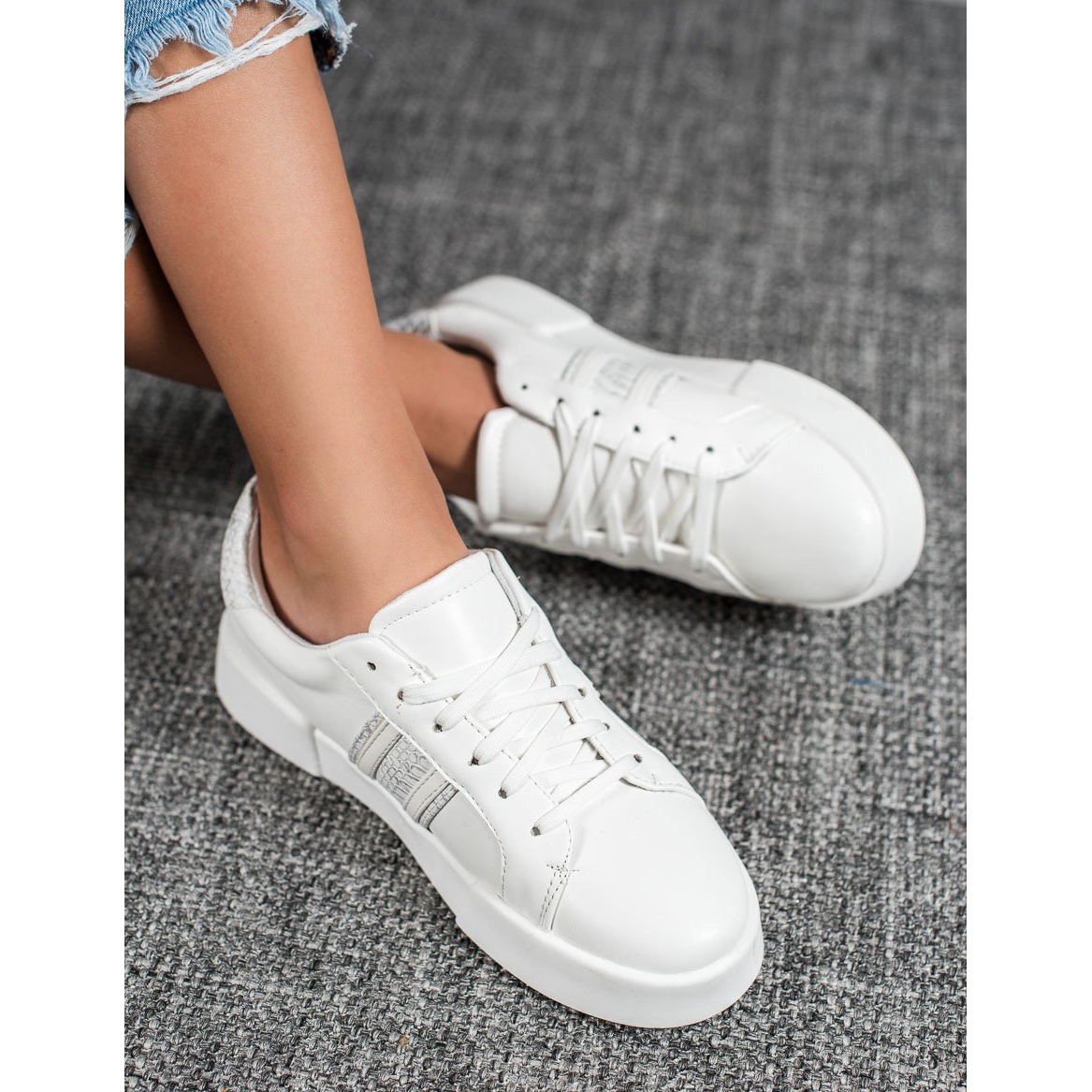 Bestelle White Sport Shoes