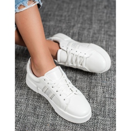 Bestelle White Sport Shoes 1 Bestelle White Sport Shoes 1