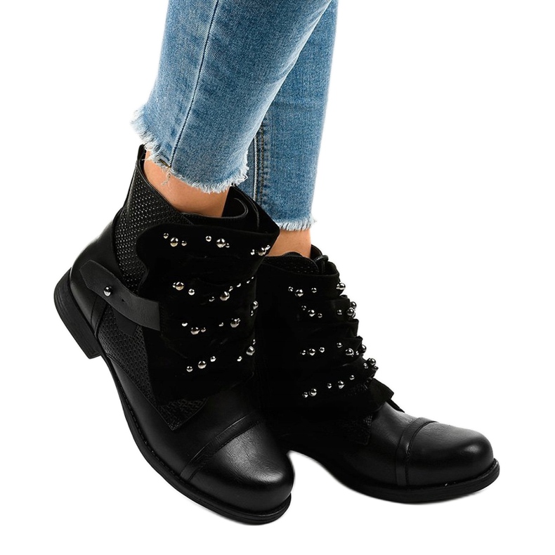 Women's black boots decorated with a F1611 zipper 1