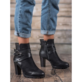 Super Mode Classic boots on a post black 1