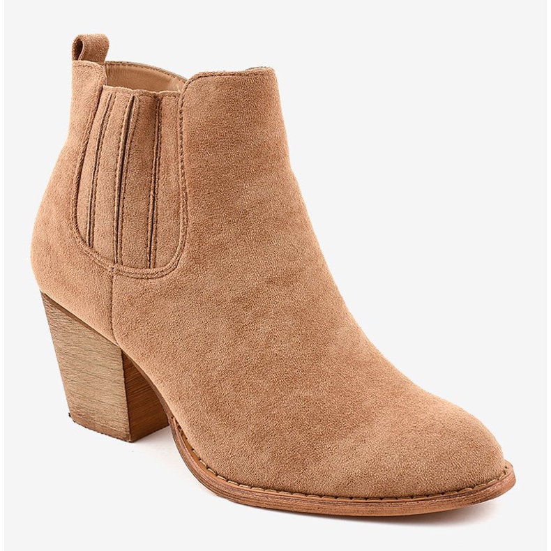 Beige suede boots on the SA-3338 post 1