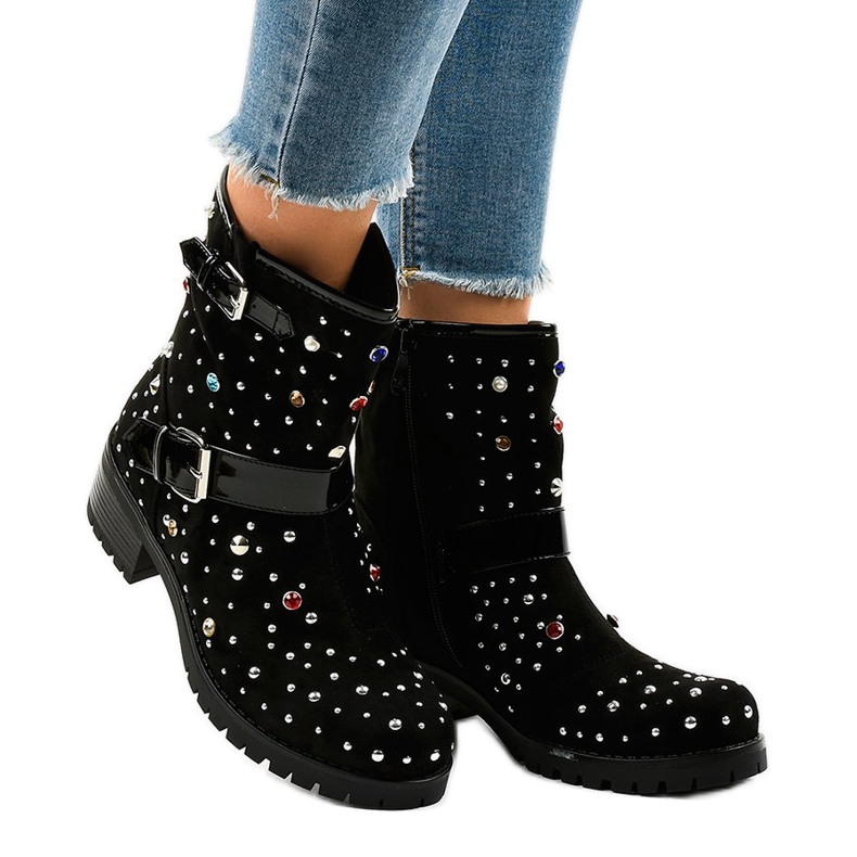 Black insulated boots, richly decorated T185 2 Black insulated boots, richly decorated T185 2