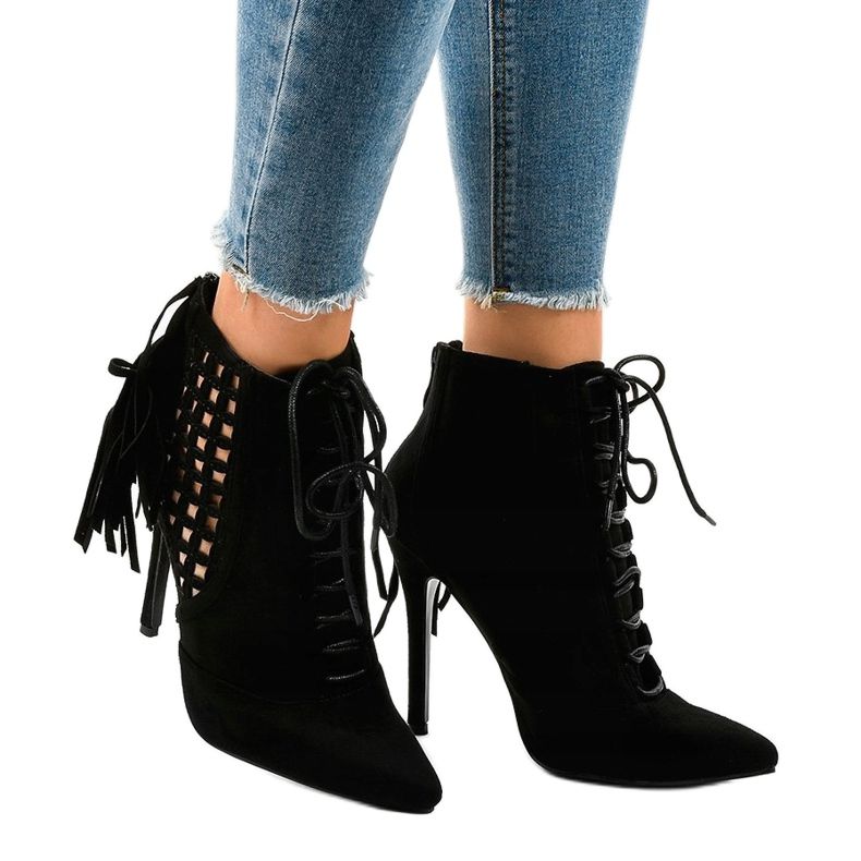 Black, richly decorated boots 11047-1 1