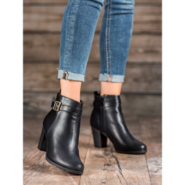 Abloom Boots On A Post With A Buckle black 2